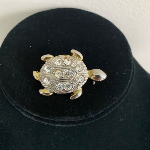 Gold Tone Metal & Rhinestones Bezel Set Tortoise Brooch - Picture 6 of 6